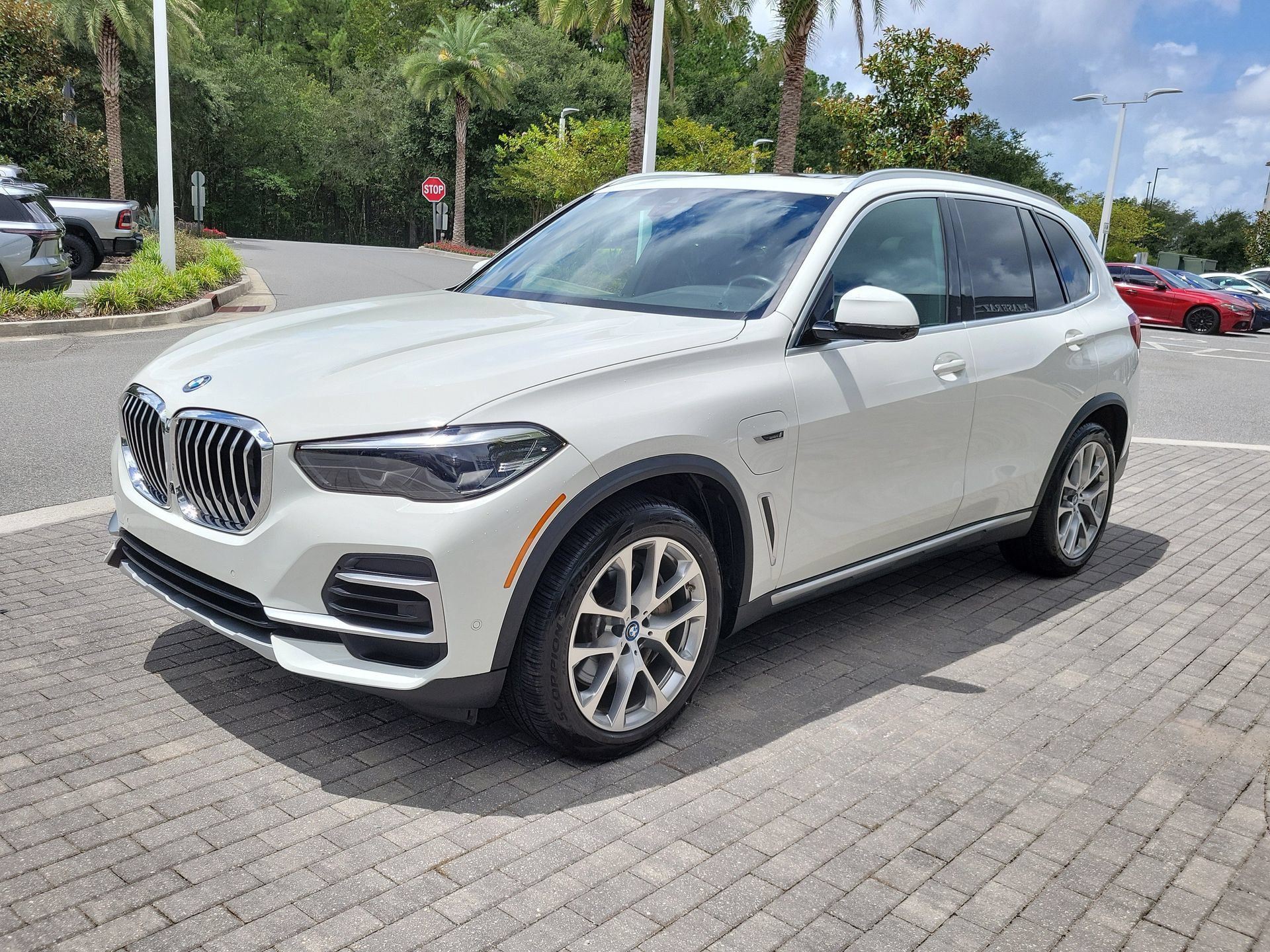 Used 2023 BMW X5 xDrive45e w/ Climate Comfort Package AWD/4WD image 6