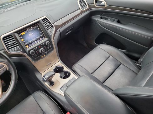 Used 2014 Jeep Grand Cherokee Overland AWD/4WD image 26