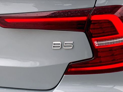 Used 2024 Volvo S60 B5 Plus image 27