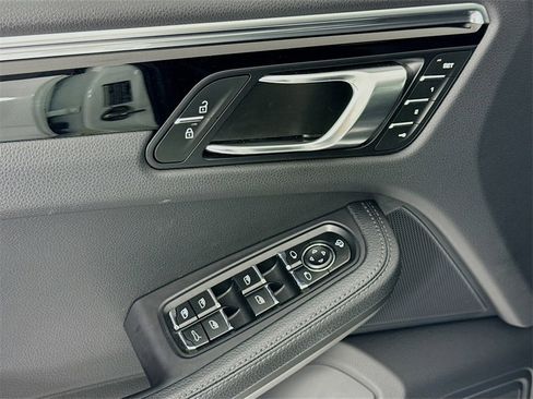 Used 2024 Porsche Macan image 11