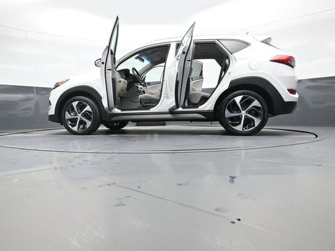 Used 2017 Hyundai Tucson Sport image 49