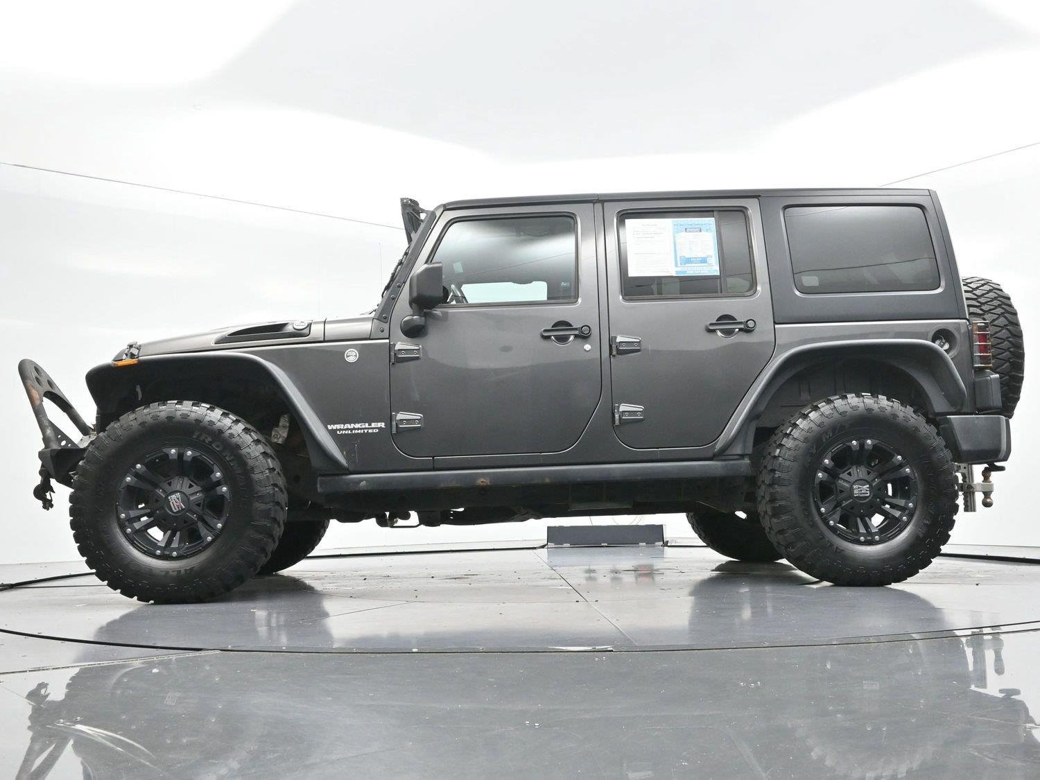 Used 2016 Jeep Wrangler Unlimited Rubicon w/ Dual Top Group AWD/4WD image 39