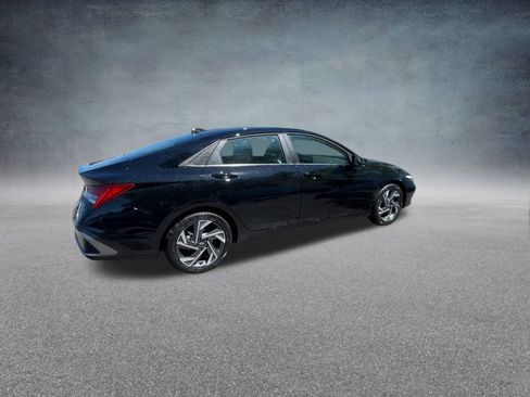 New 2025 Hyundai Elantra Limited image 23