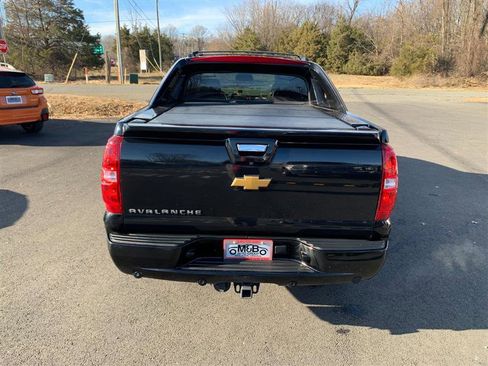 Used 2013 Chevrolet Avalanche LS image 8