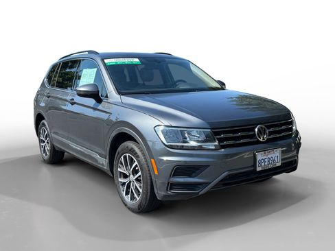 Used 2020 Volkswagen Tiguan SE w/ Panoramic Sunroof Package FWD image 7