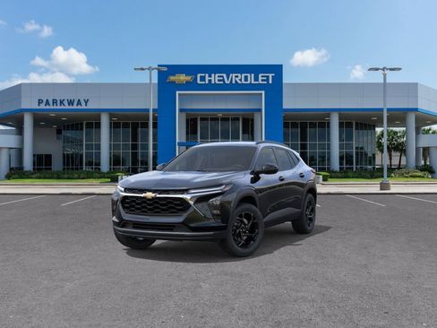 New 2026 Chevrolet Trax LT w/ Driver Confidence Package FWD image 8