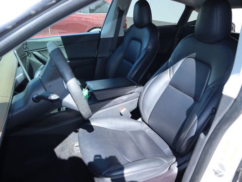 Used 2022 Tesla Model Y Performance image 9