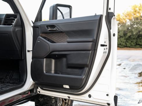 Used 2025 Lexus GX 550 w/ Accessory Package (2T) image 69