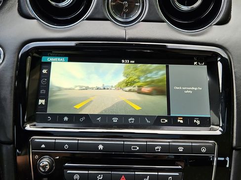 Used 2019 Jaguar XJ L Portfolio RWD image 19