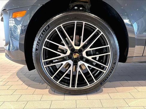 New 2026 Porsche Macan AWD/4WD image 11