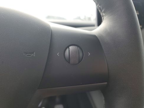 Used 2024 Tesla Model Y Performance image 15