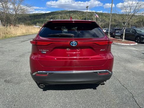 Used 2023 Toyota Venza XLE AWD/4WD image 4