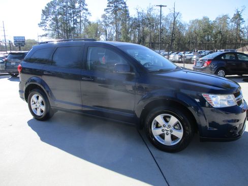 Used 2017 Dodge Journey SXT w/ Comfort/Convenience Group image 10