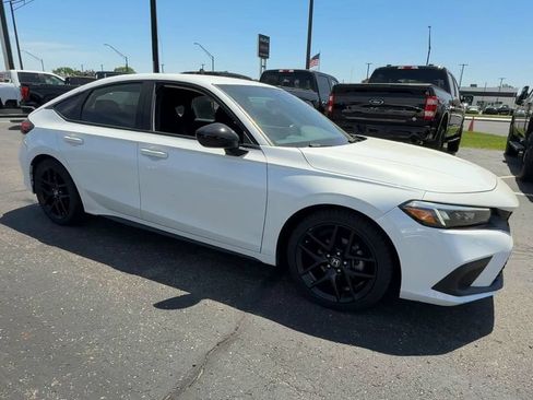 Used 2023 Honda Civic Sport image 2