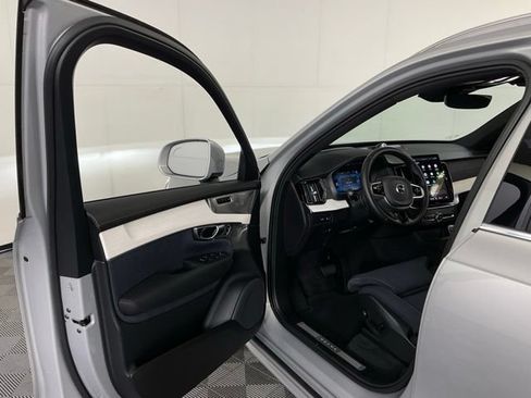 Certified 2025 Volvo XC90 T8 Ultra AWD/4WD image 28