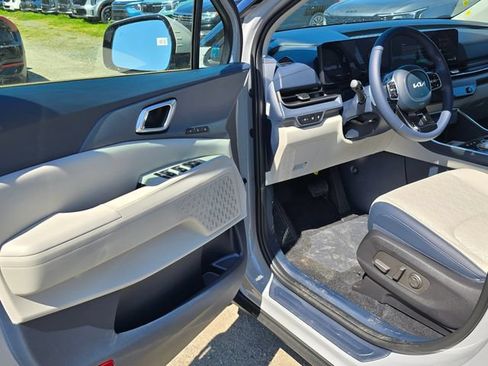 New 2026 Kia Carnival EX FWD image 17