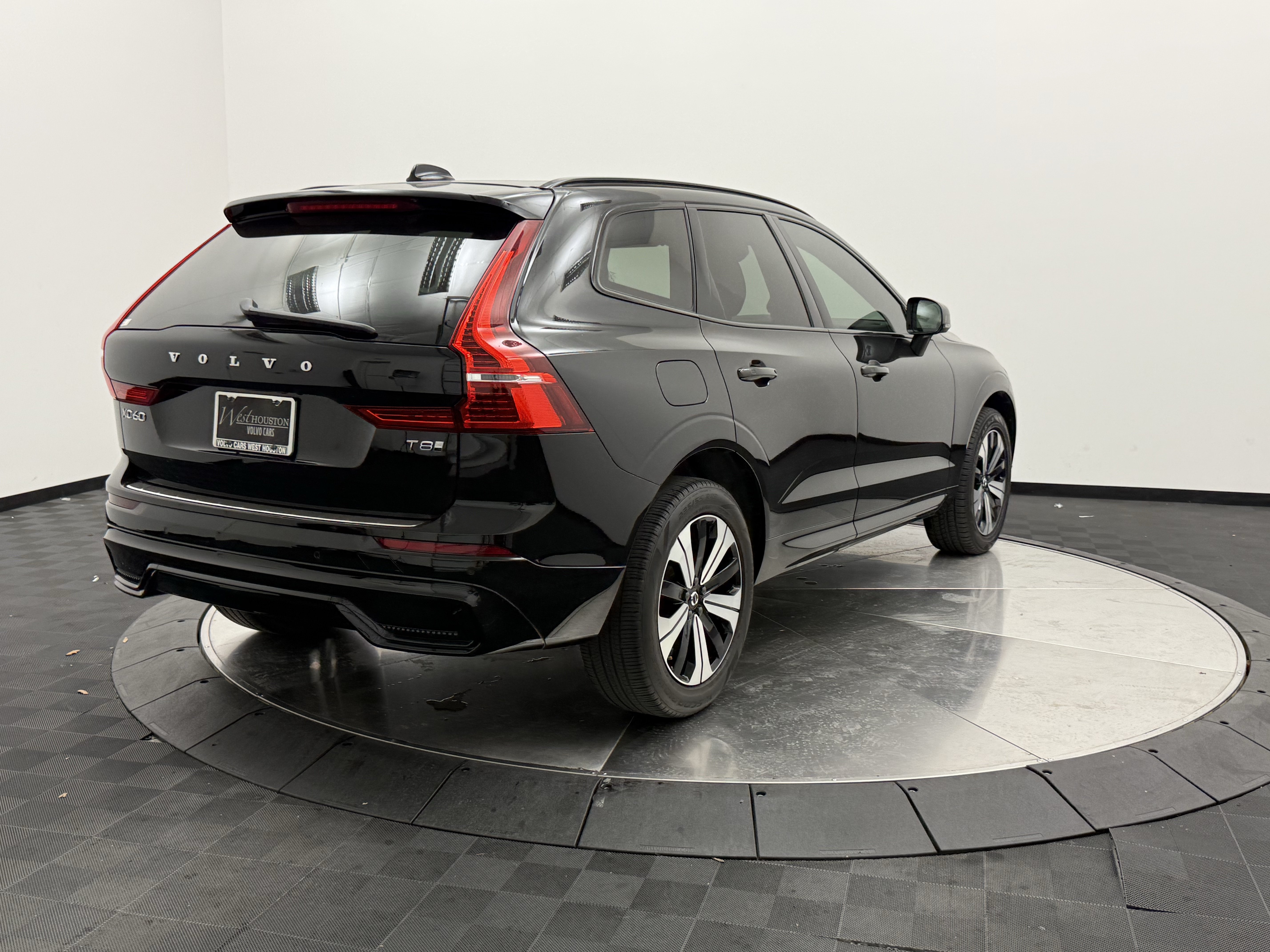 Certified 2025 Volvo XC60 T8 Core w/ Protection Package Premier AWD/4WD image 7