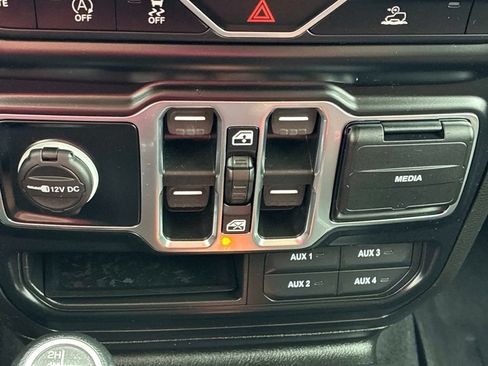 Used 2021 Jeep Wrangler Unlimited Sport AWD/4WD image 29