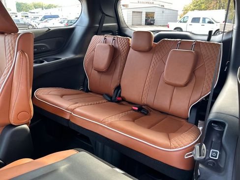 Used 2026 Chrysler Pacifica Pinnacle FWD image 30