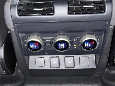 Used 2023 Land Rover Defender 130 SE image 9