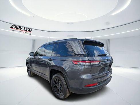 New 2025 Jeep Grand Cherokee Altitude image 5