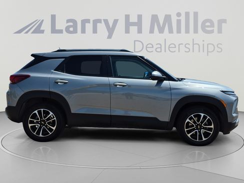 Used 2025 Chevrolet TrailBlazer LT w/ Convenience Package FWD image 6