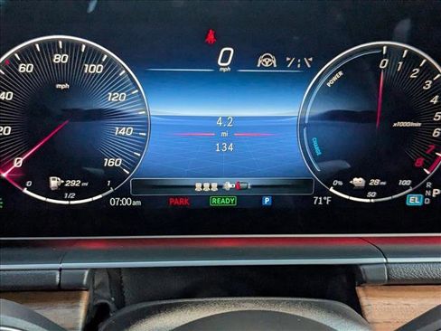 Used 2025 Mercedes-Benz GLE 450e 4MATIC image 11