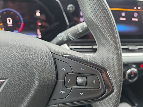 Used 2025 Chevrolet Trax LT FWD image 28