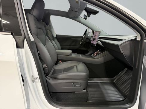 Used 2026 Tesla Model Y 2WD image 12