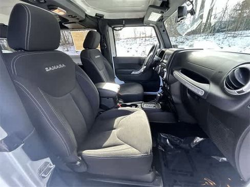 Used 2018 Jeep Wrangler Sahara w/ Connectivity Group image 19