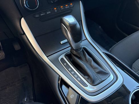 Used 2018 Ford Edge SEL AWD/4WD image 19