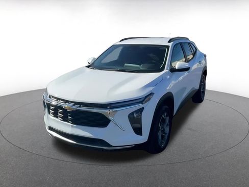 Used 2025 Chevrolet Trax LT image 7