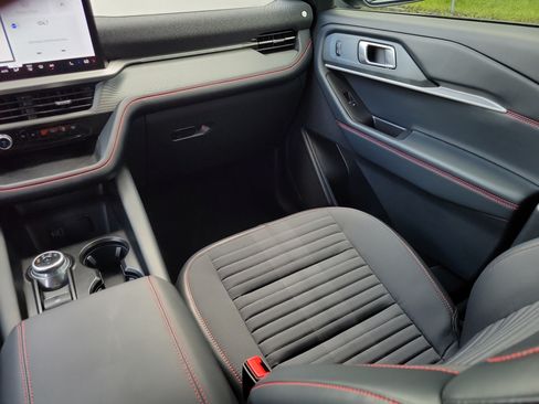 Used 2026 Ford Explorer ST-Line w/ ST-Line Street Pack RWD image 23
