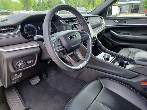 Used 2024 Jeep Grand Cherokee Limited w/ Black Appearance Package AWD/4WD image 13
