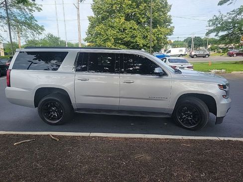 Used 2017 Chevrolet Suburban LS RWD image 6