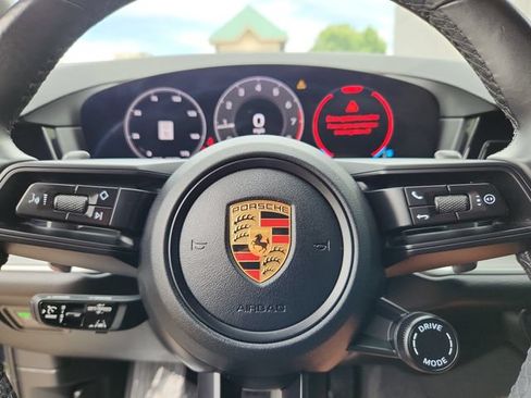 Used 2024 Porsche Cayenne AWD/4WD image 25