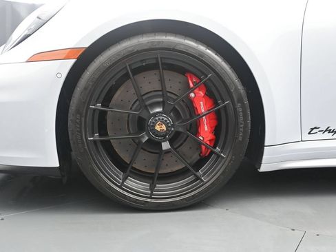 Certified 2025 Porsche 911 Targa 4 GTS AWD/4WD image 5