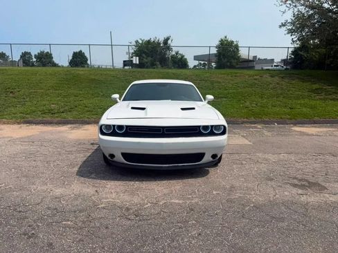 Used 2016 Dodge Challenger SXT RWD image 3