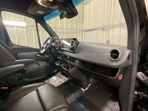 Used 2024 Mercedes-Benz Sprinter 2500 image 12