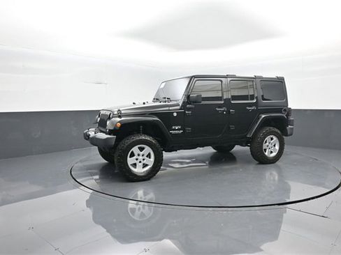 Used 2017 Jeep Wrangler Unlimited Sahara image 4