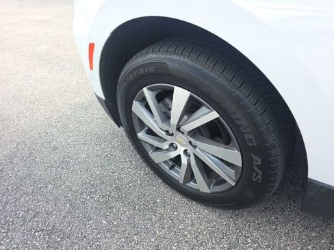 Used 2024 Chevrolet Equinox Premier AWD/4WD image 12
