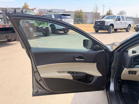 Used 2013 Acura ILX w/ Technology Package image 10