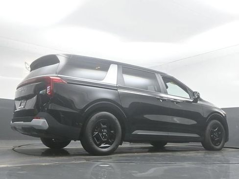 Used 2025 Kia Carnival FWD image 32