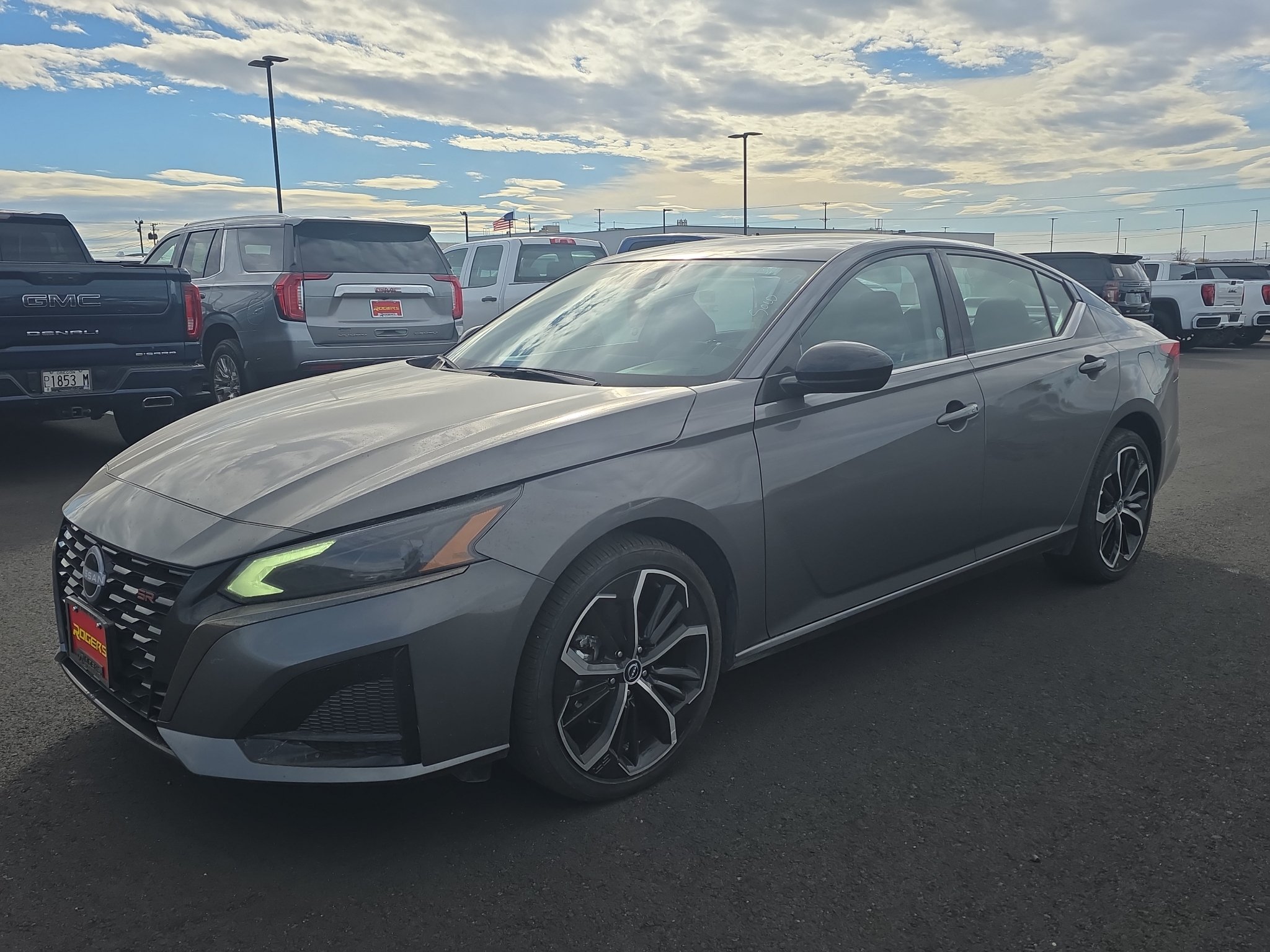 Used 2025 Nissan Altima 2.5 SR AWD/4WD image 3