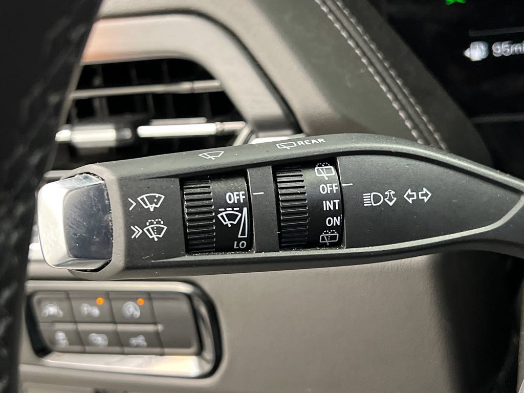 Used 2025 GMC Yukon XL Denali RWD image 56