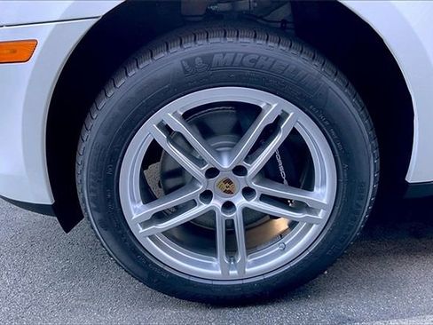 Certified 2026 Porsche Macan image 15