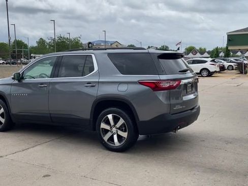 Used 2020 Chevrolet Traverse LT w/ LT Premium Package AWD/4WD image 6