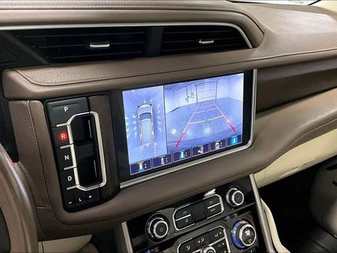 Used 2021 GMC Yukon Denali w/ Denali Premium Package AWD/4WD image 16