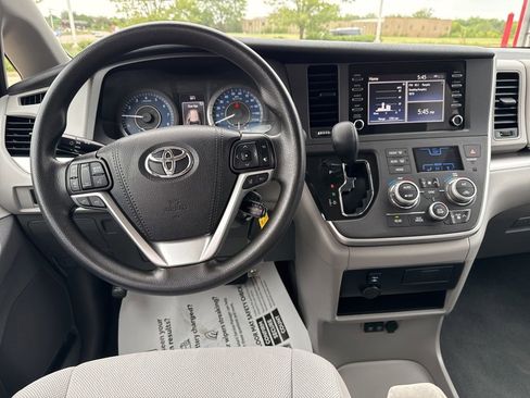 Used 2020 Toyota Sienna L FWD image 11