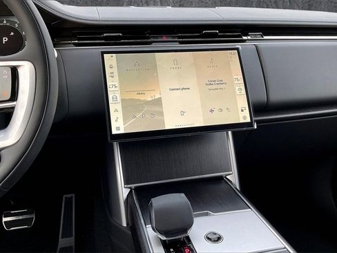 New 2025 Land Rover Range Rover SE image 6